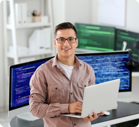 banco-procredit-joven-laptop